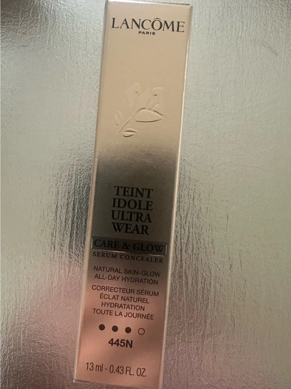 Teint Idole Ultra Wear Care & Glow Serum Concealer — 445N (Warm Brown)
